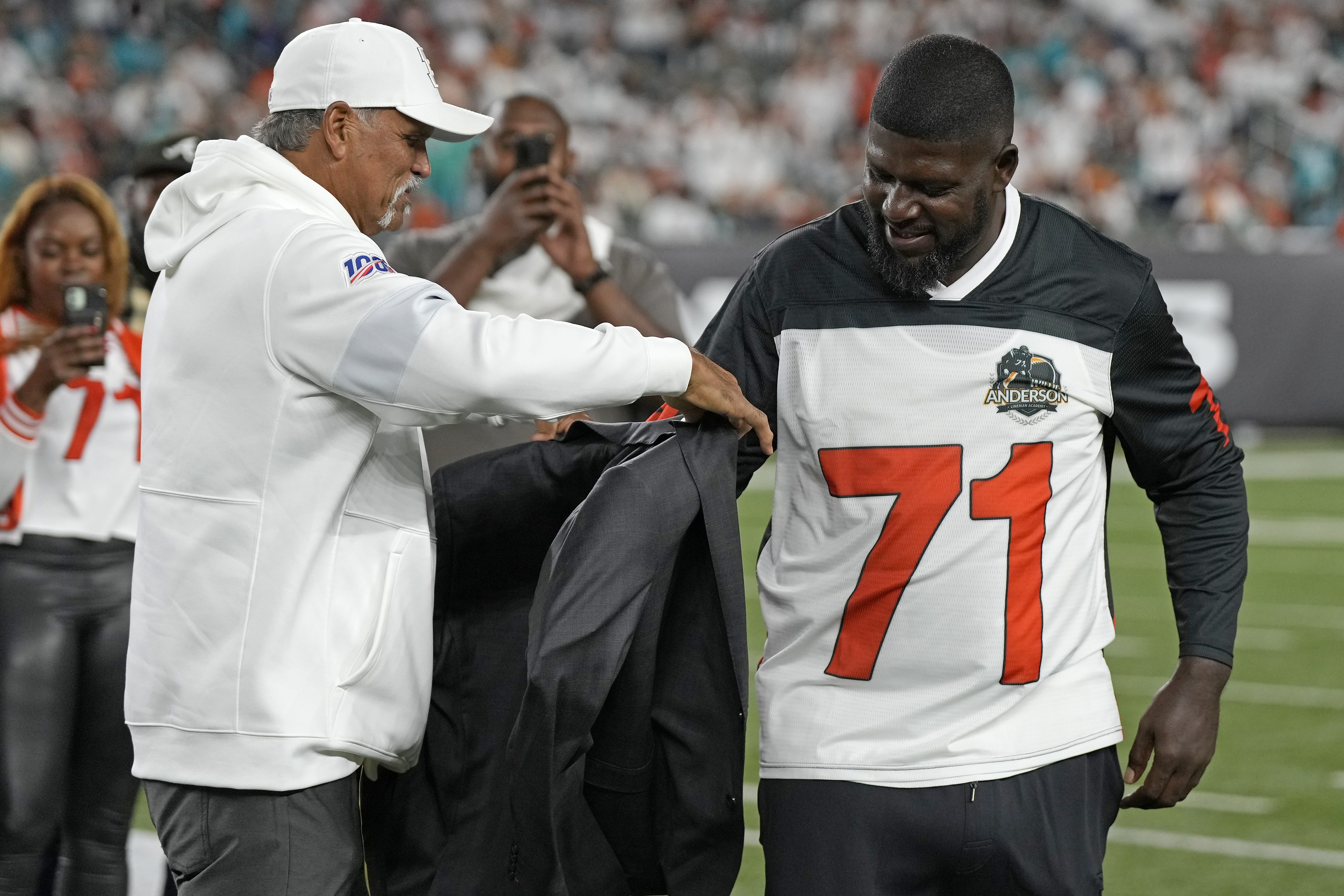 How Bengals compare to Chiefs, Steelers in honoring legends | Williams